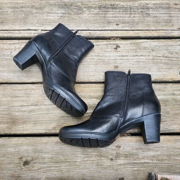 Clarks Bendables Black Leather Chunky Heel Side Zip Ankle Boots Booties 8.5 - Picture 2 of 7
